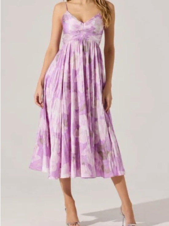 Astr Dresses & Skirts - Astr Lilac Floral Spaghetti-Strap Midi Dress
